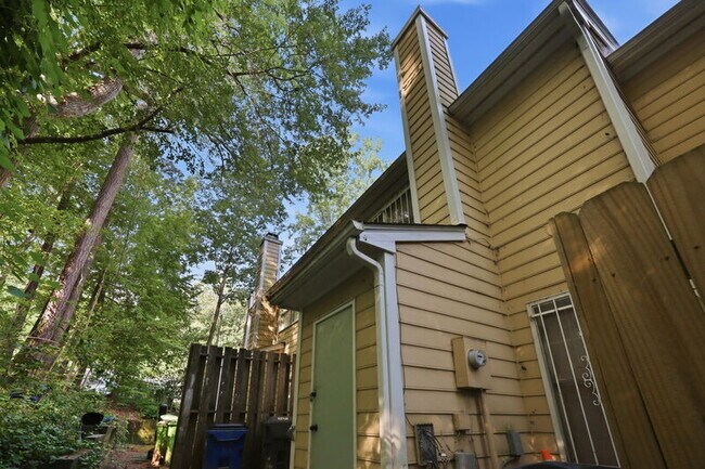 Building Photo - 839 Dalewood Dr