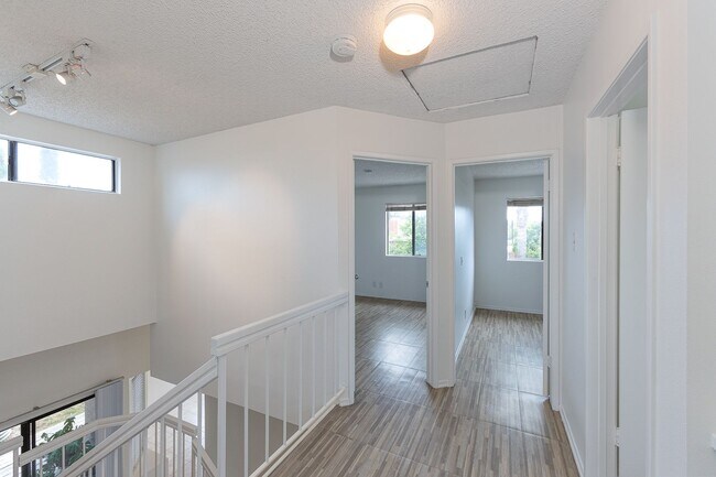 Building Photo - Spacious 3 Bedroom  2.5 Bath | East Ventura | Unfurnished