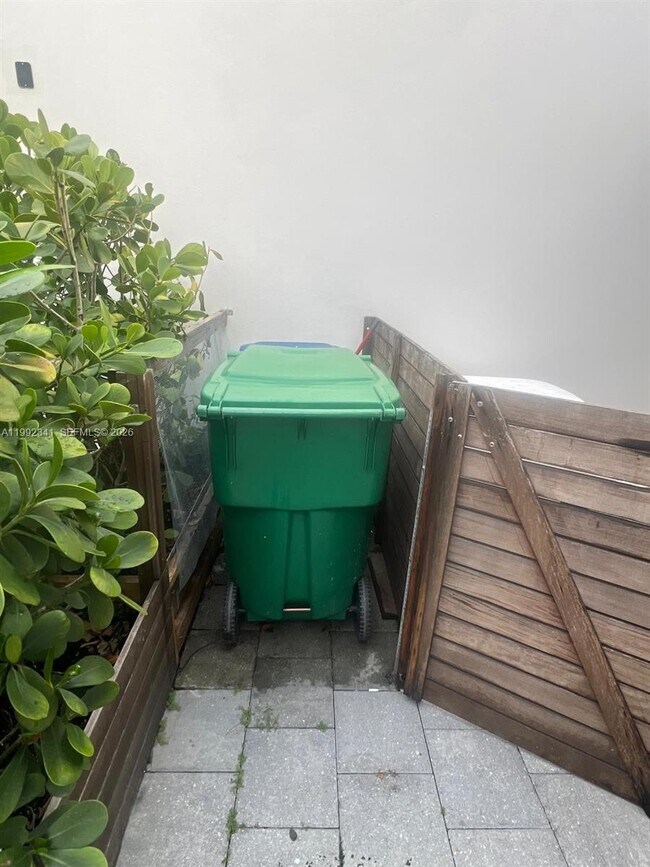 Building Photo - 10355 NW 66th St