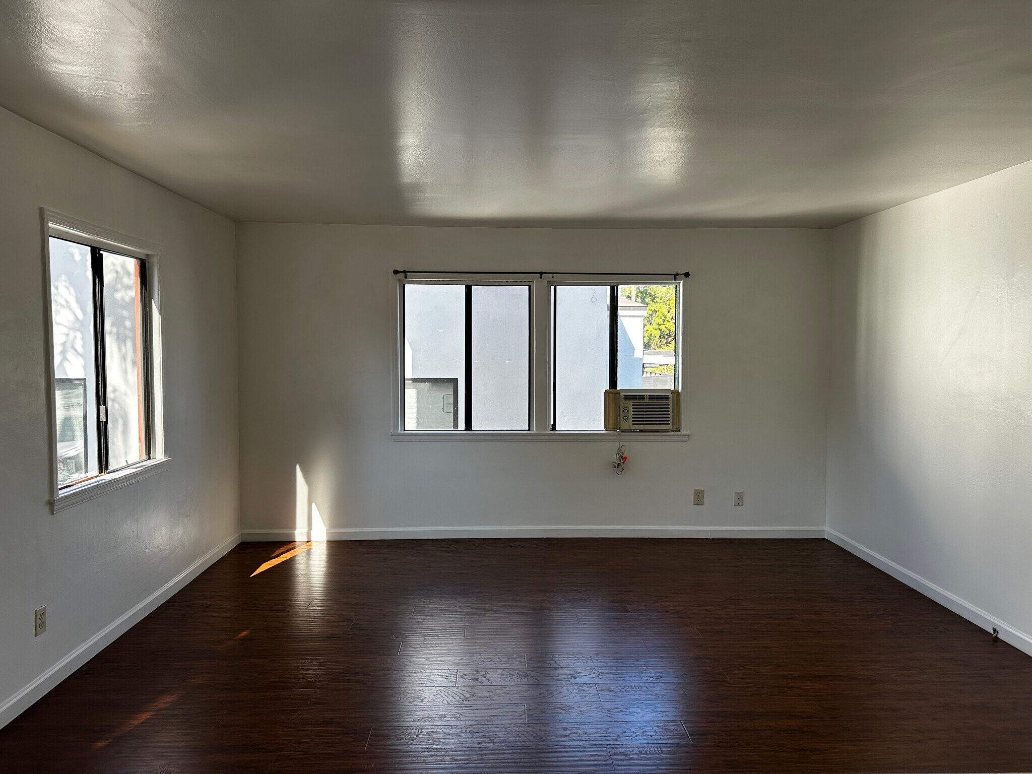 Building Photo - 5003 Aldama St