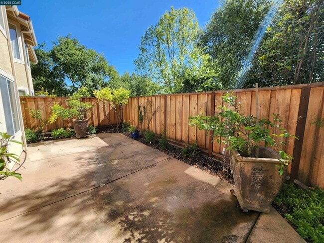 Building Photo - 617 S Blackbrush Ln