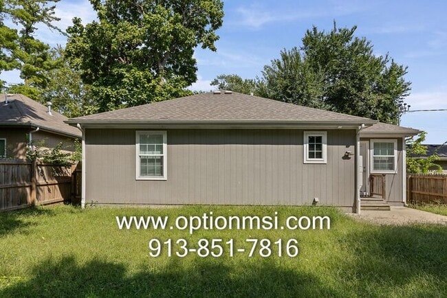 Building Photo - Move-in ready!