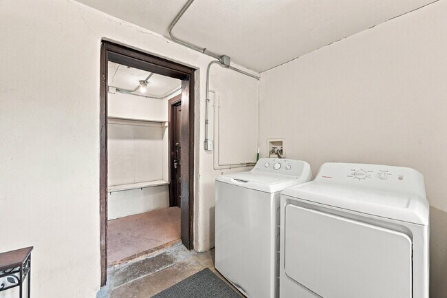 Building Photo - $1,595.95 with $300 Off The First Month's Rent, 2 Beds - 1 Bath, Duplex in Denver with Window A/C!