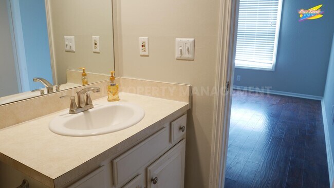 Building Photo - 1717 S Cypress St