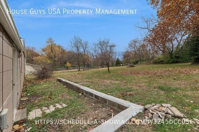Building Photo - 5400 NE 49th St