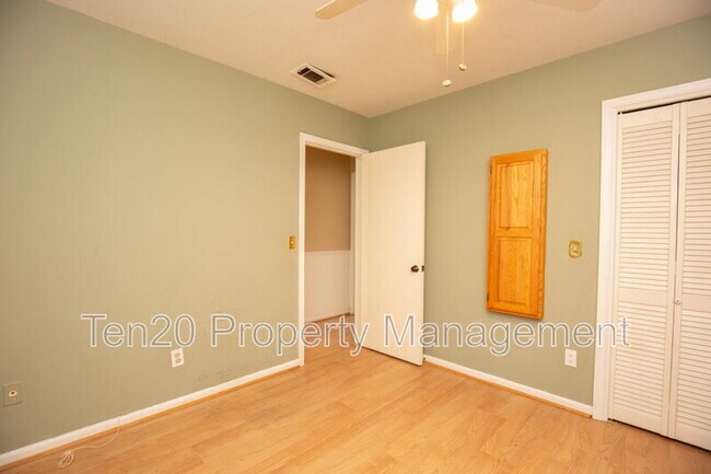Building Photo - 6124 Canterbury Dr