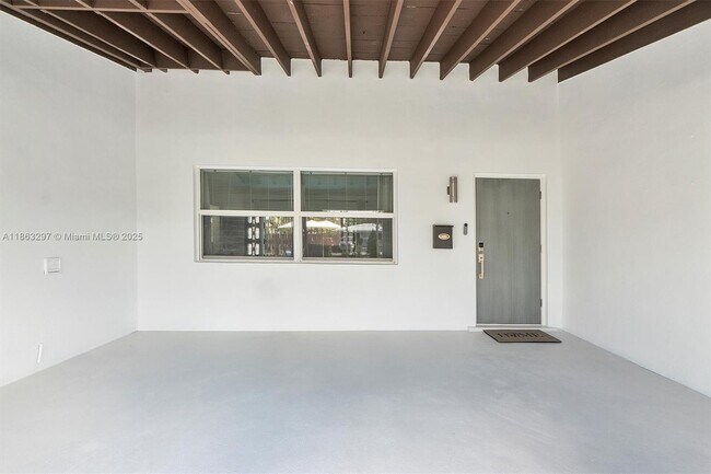 Building Photo - 5800 NE 18th Ave