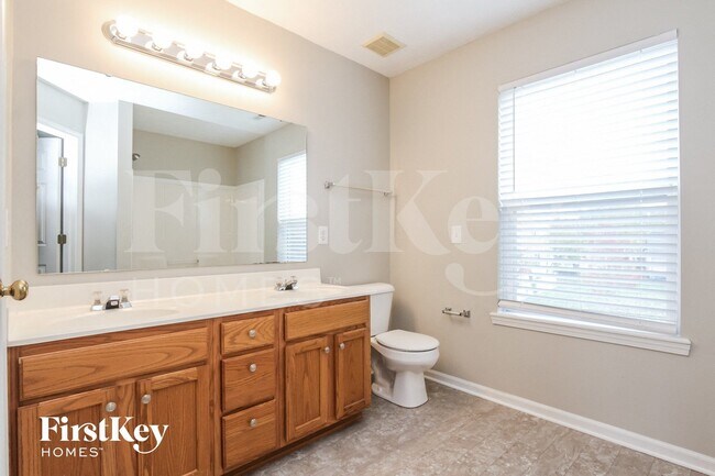 Building Photo - 12819 Sinclair Pl