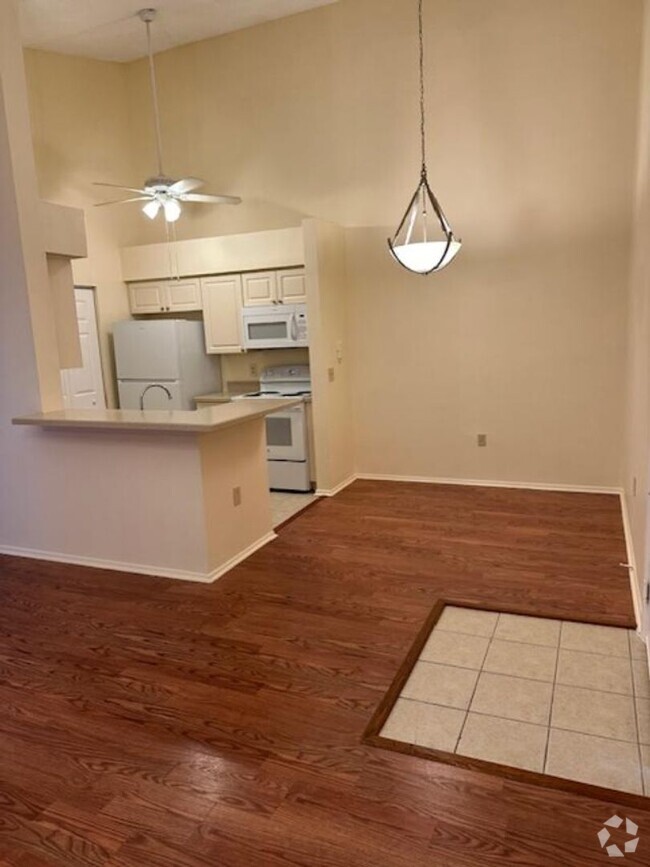 Building Photo - Great Location  Super cute 1 Bedroom unit