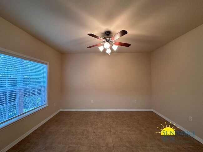 Building Photo - Stunning  3 Bedroom Townhouse in Fort Walton