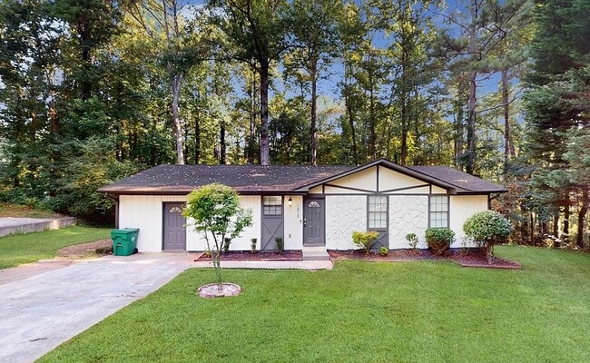 Building Photo - Hidden Gem in Lithonia!!