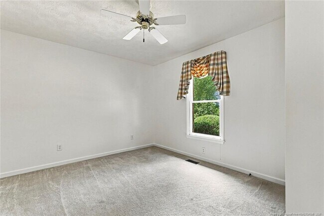 Building Photo - 709 Essex Ct