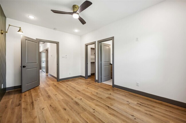 Building Photo - 5620 Shreveport Blvd