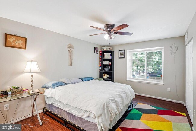 Building Photo - 9743 Kings Crown Ct