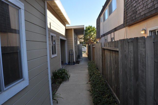 Building Photo - 6692 Trigo Rd