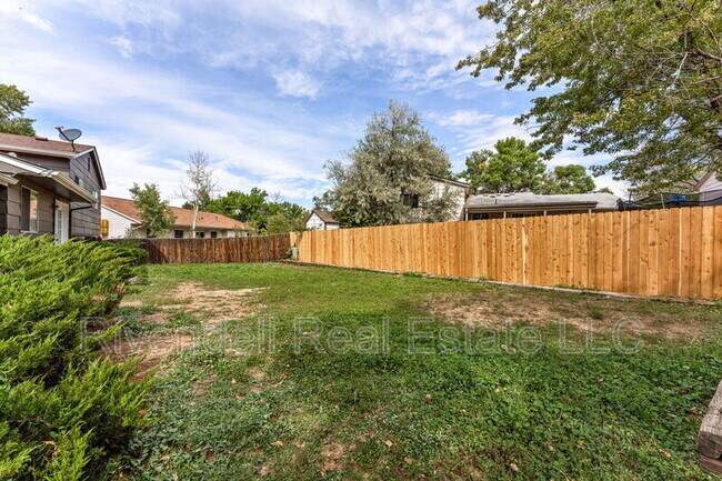 Building Photo - 1786 S Waco Ct