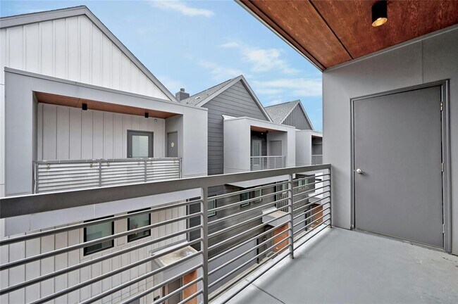 Building Photo - 5924 S Congress Ave