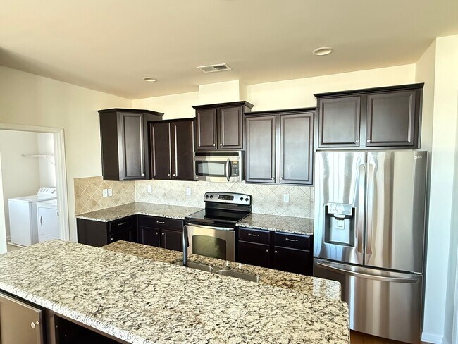 Building Photo - End-Unit Cornelius Townhome | 3BR + Flex Room | Fenced Courtyard | Near Birkdale & Greenway