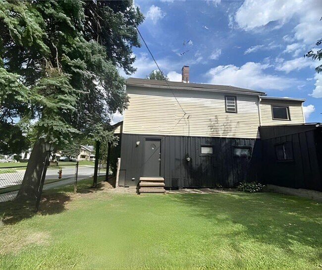 Building Photo - 9918 Sandusky Ave