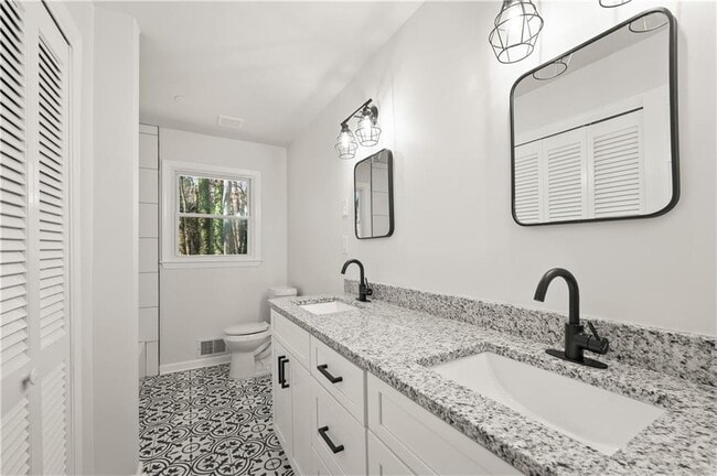 Building Photo - 3285 Mar Lanta Dr