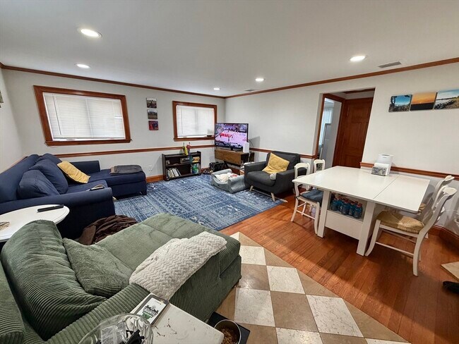 Building Photo - 176 Upland Ave