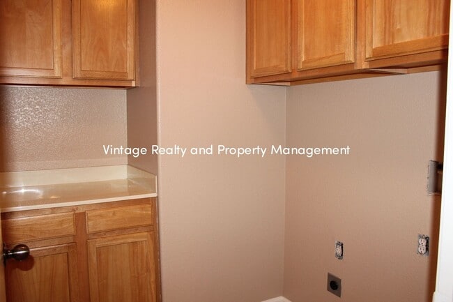 Building Photo - Just Back On The Renal Market Cozy 3 Bedro...