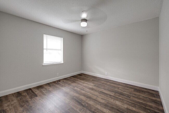 Building Photo - 718 Salem Rd