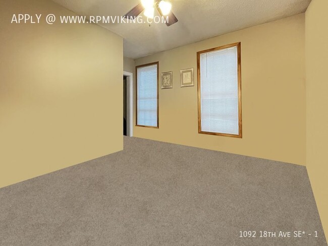 Building Photo - 3 Bed 2 Bath Duplex Ready Fall 2025 - Depo...