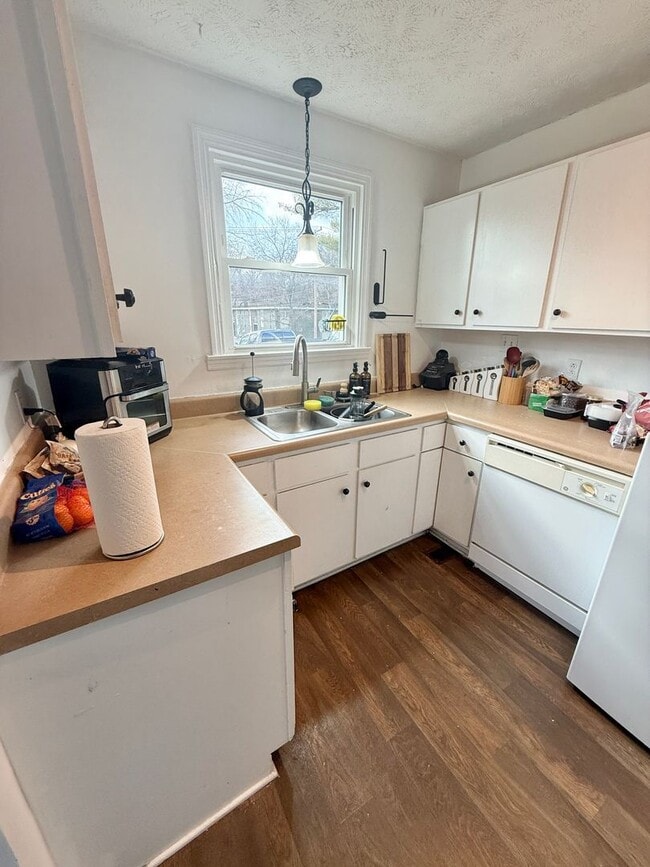 Building Photo - Inglewood Charmer! 3 Bedroom 2 Bath House with back deck & partially fenced yard