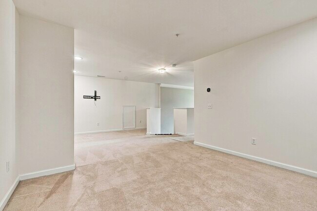 Building Photo - 38 Cherry Ln