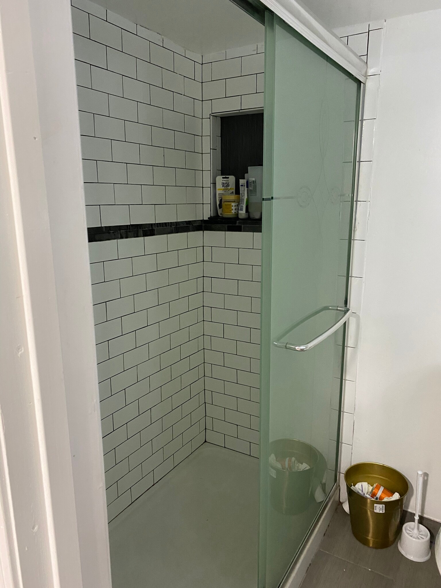 Full shower - 12 Creswell Rd