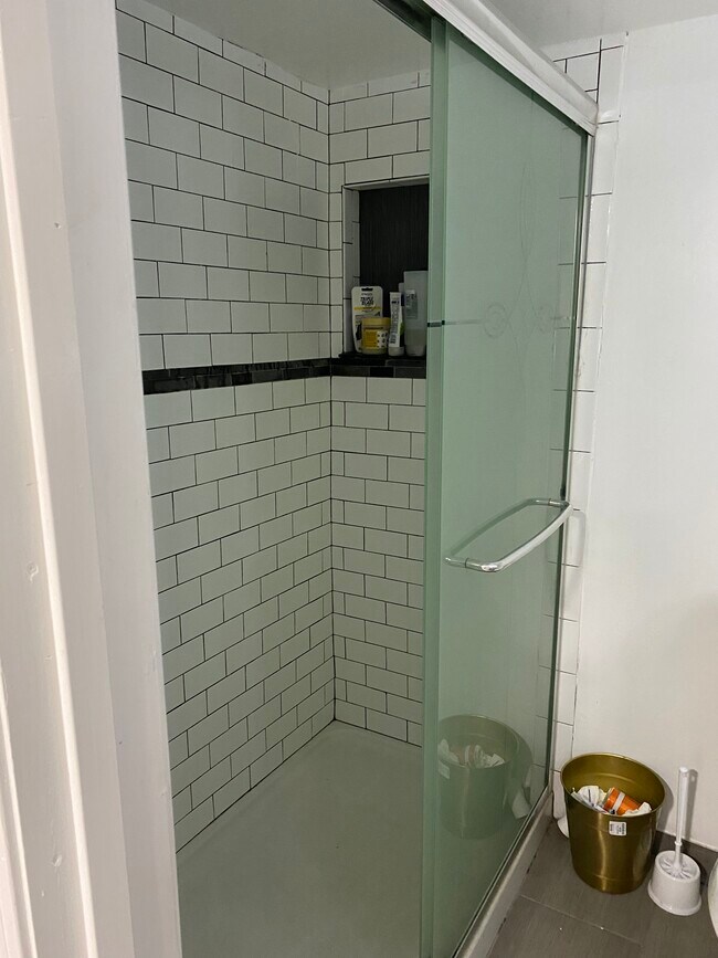 Full shower - 12 Creswell Rd