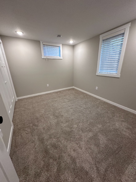 Building Photo - 605 N Grove St