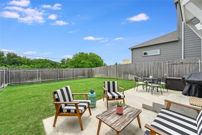 Building Photo - 15109 Casbah Dr