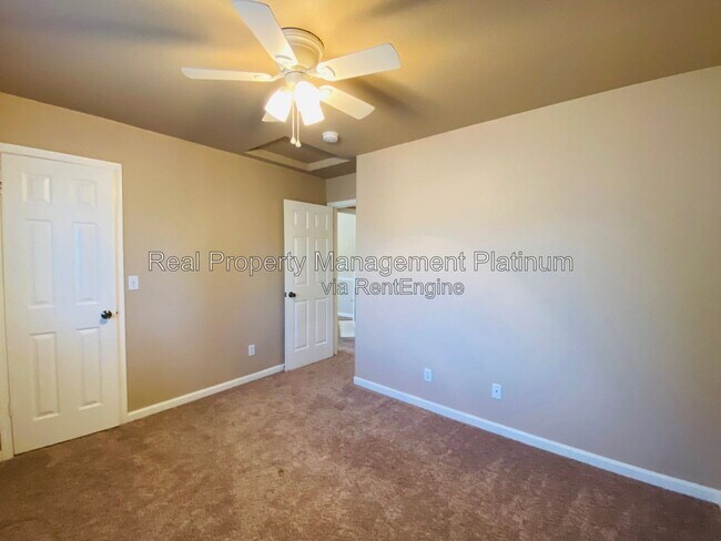 Building Photo - 7115 N Cecelia Ave