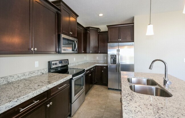 Building Photo - Beautiful Taylorsville Townhouse