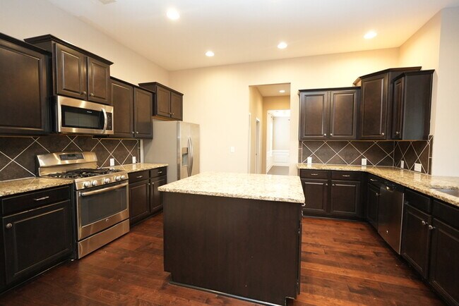 Building Photo - Bright 5BR w/ Island Kitchen,  Loft & 2-Car Garage in Mooresville