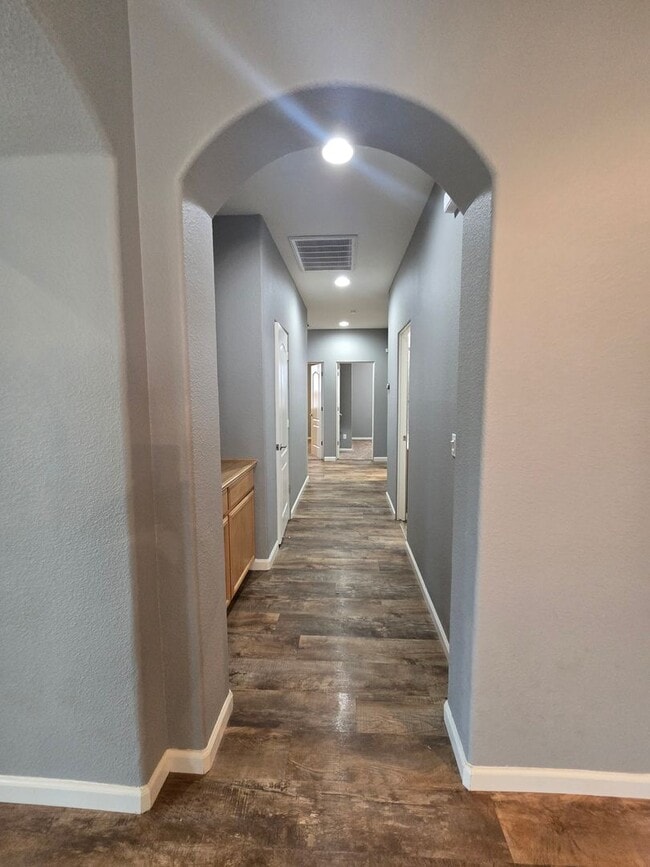 Building Photo - 2036 De La Guerra Way