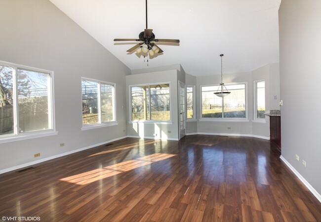 Building Photo - 707 Clearwood Ct