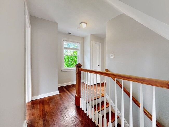Building Photo - Charming 3-Bedroom Brick Colonial in Edgewood