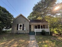Building Photo - 202 Magnolia St