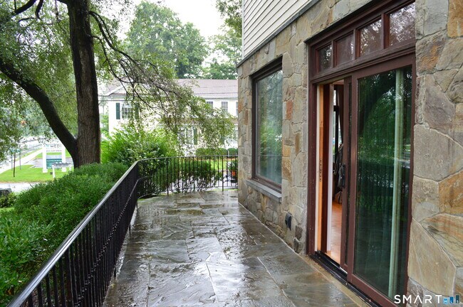 Building Photo - 2 Hollyhock Rd