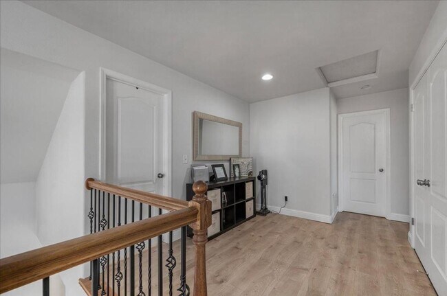 Building Photo - Beautiful North Clovis 3/2.5 Home in Gated Community