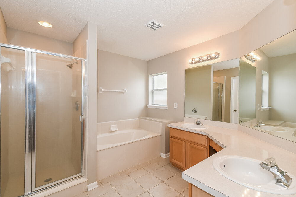 Building Photo - 14011 Crestwick Dr W