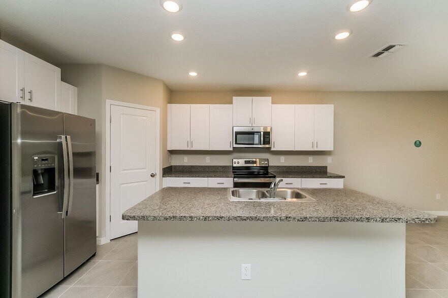 Building Photo - 7303 Spring Snowflake Ave