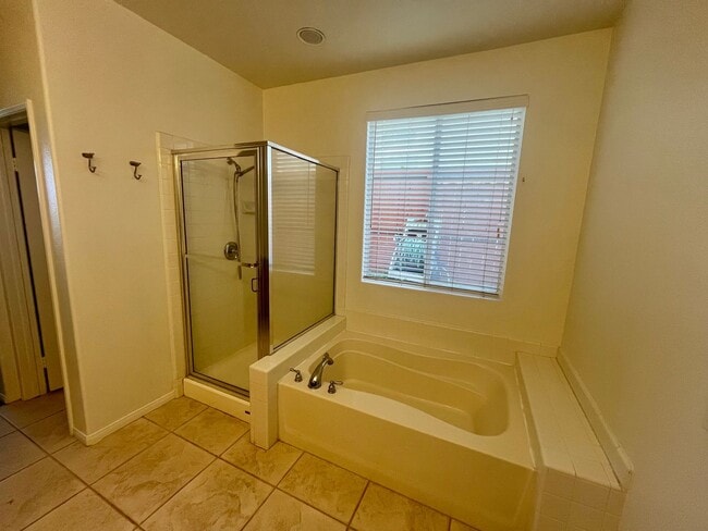 Building Photo - Aviara 4 BD, 3BA in gated community