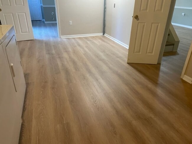 Building Photo - Updated and immaculate 4 bed/3.5 bath colo...