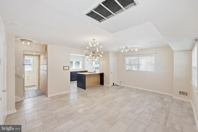 Building Photo - 11317 College View Dr