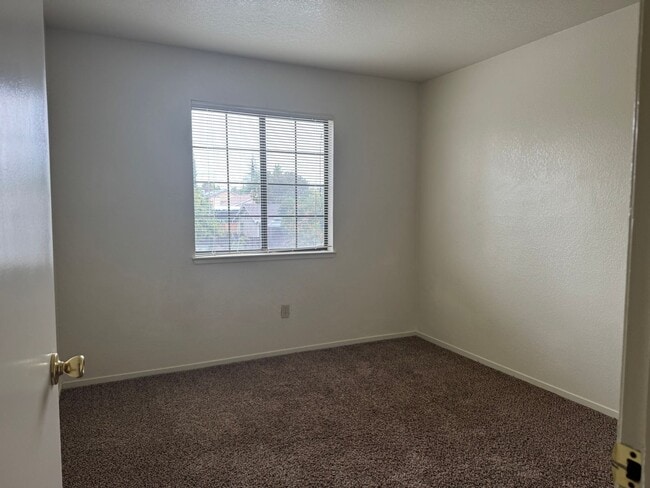 Building Photo - Antelope home