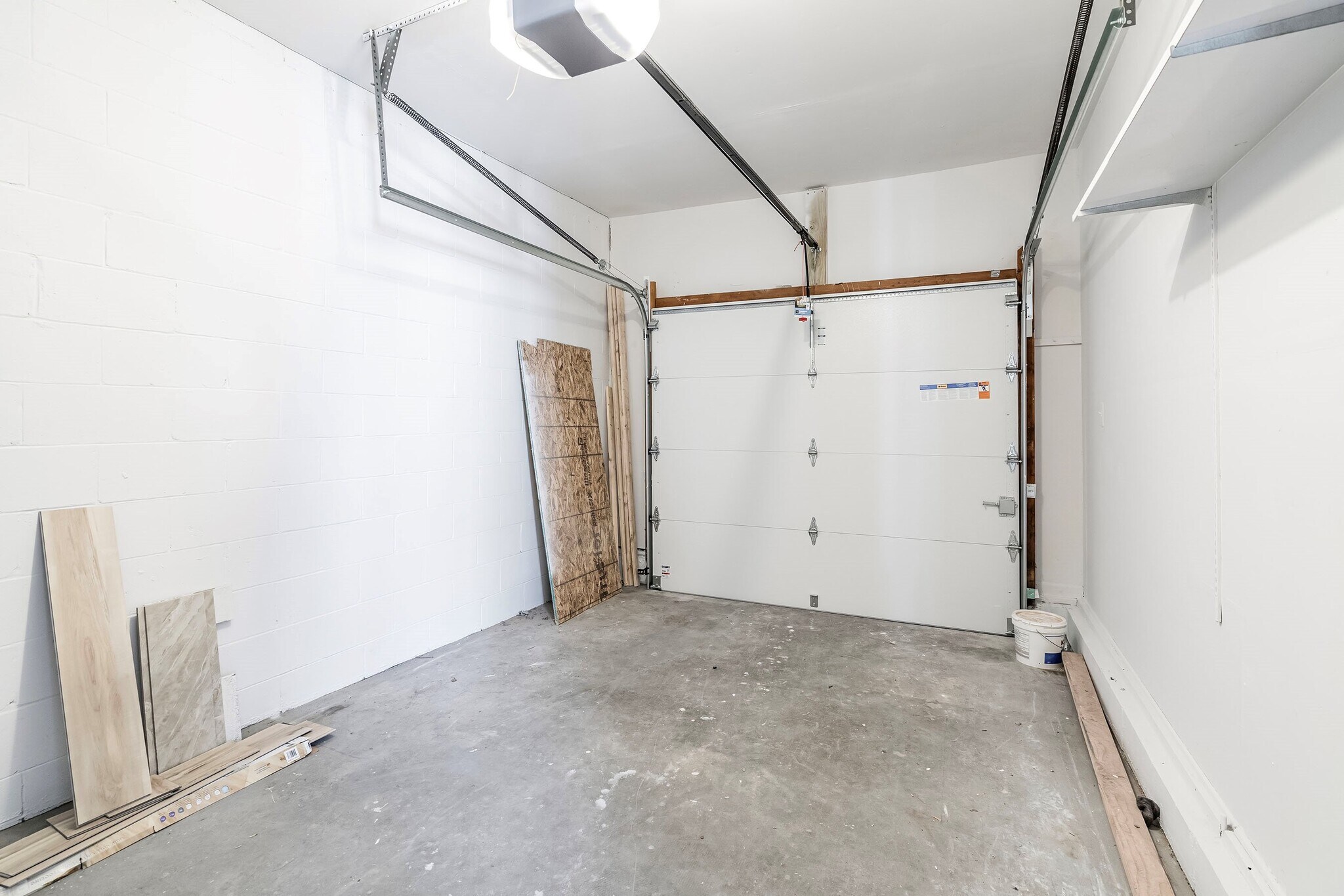 Garage - 4A Emerald Dr